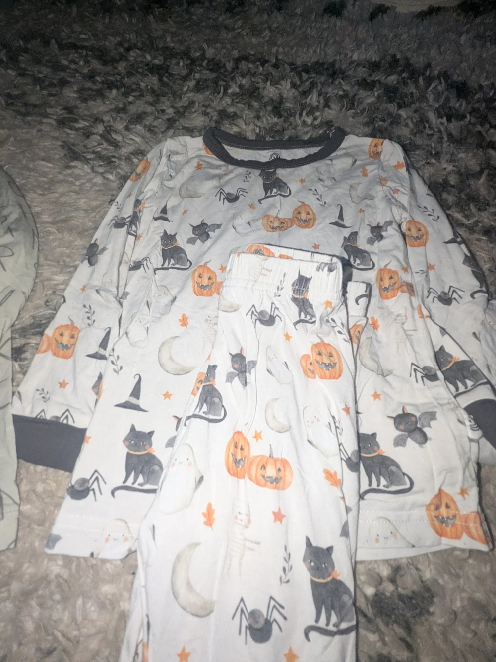 Kids Halloween Pumpkin & Bat Long-Sleeve Pajama Set - White & Orange